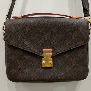 Louis Vuitton Pochette Metis mint condition.
